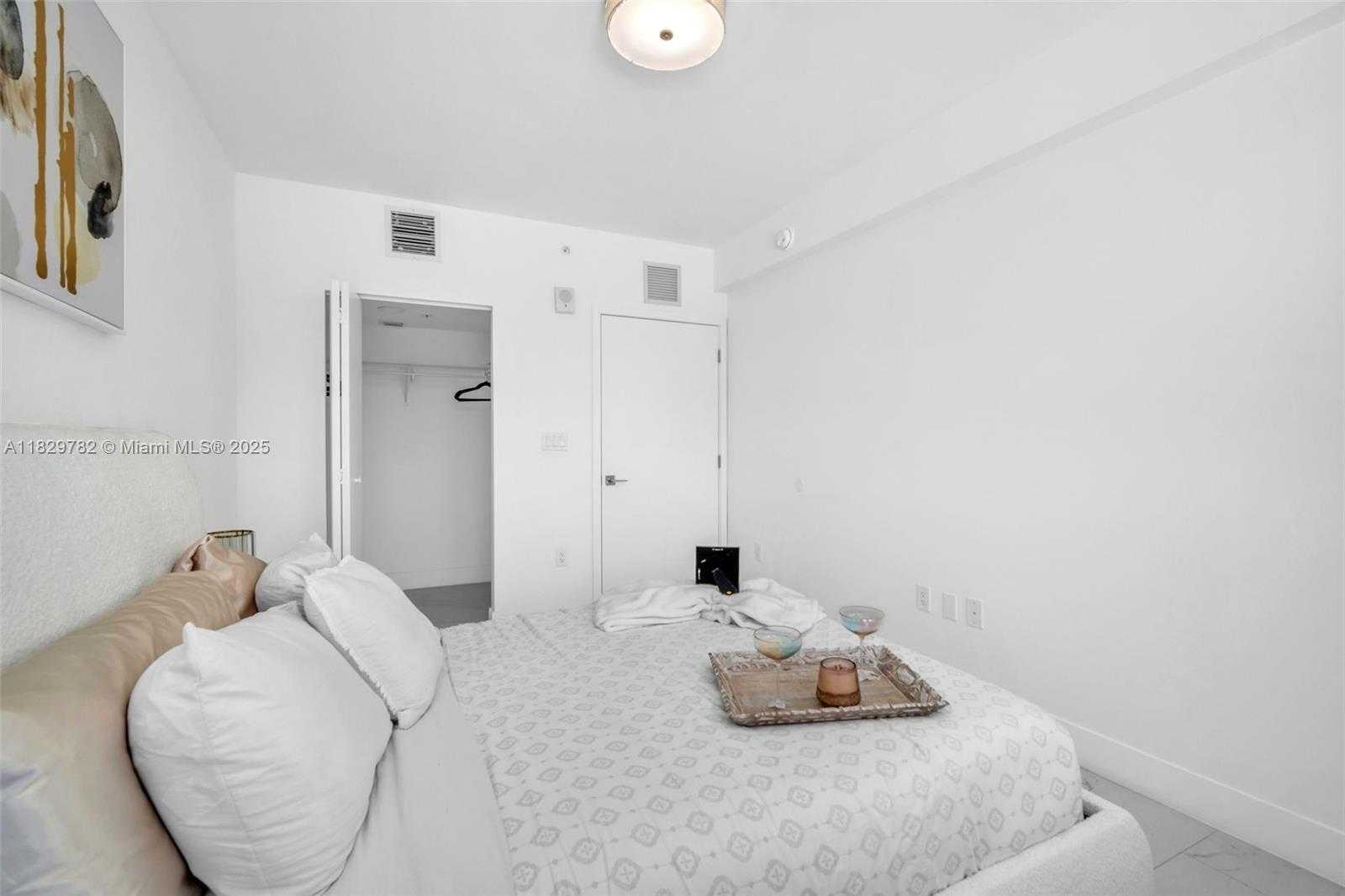 Small Image of 1850 MONROE #406, Hollywood Number 33