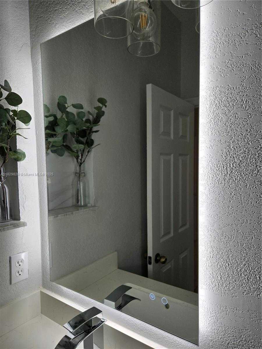 Small Image of 8216 WEST SANTA MONICA AVE, Tamarac Number 17