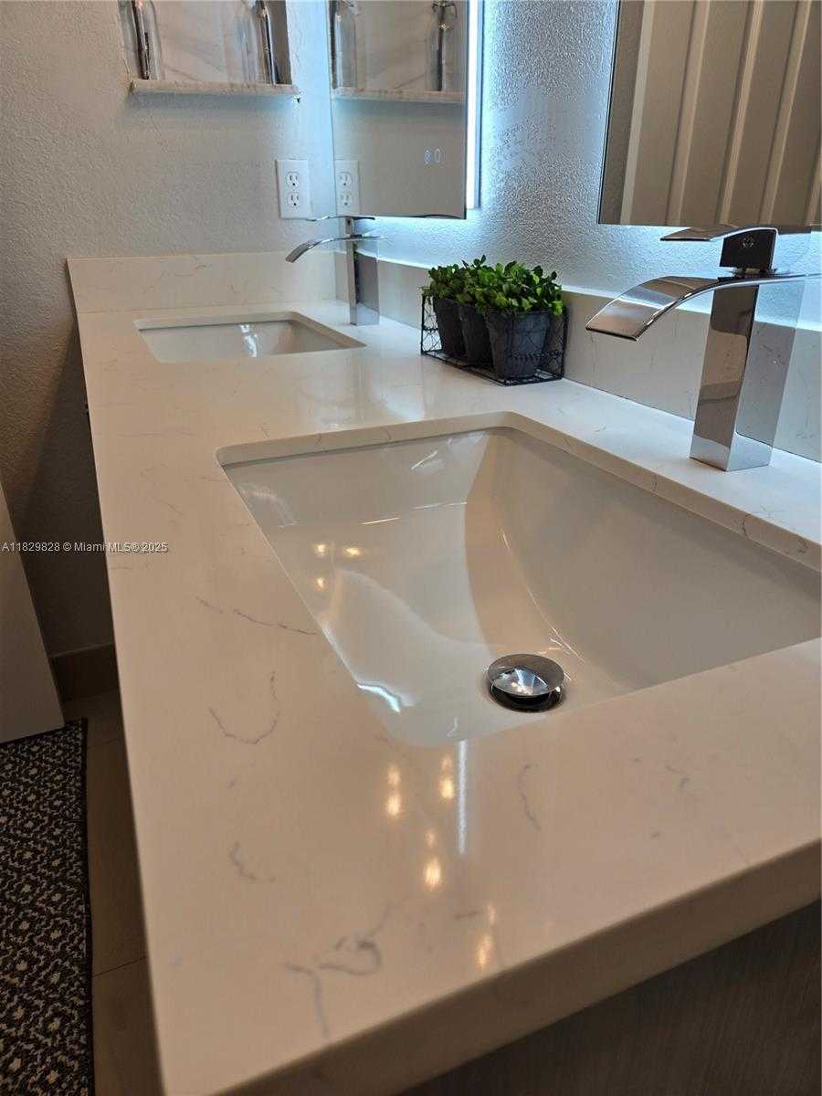 Small Image of 8216 WEST SANTA MONICA AVE, Tamarac Number 31