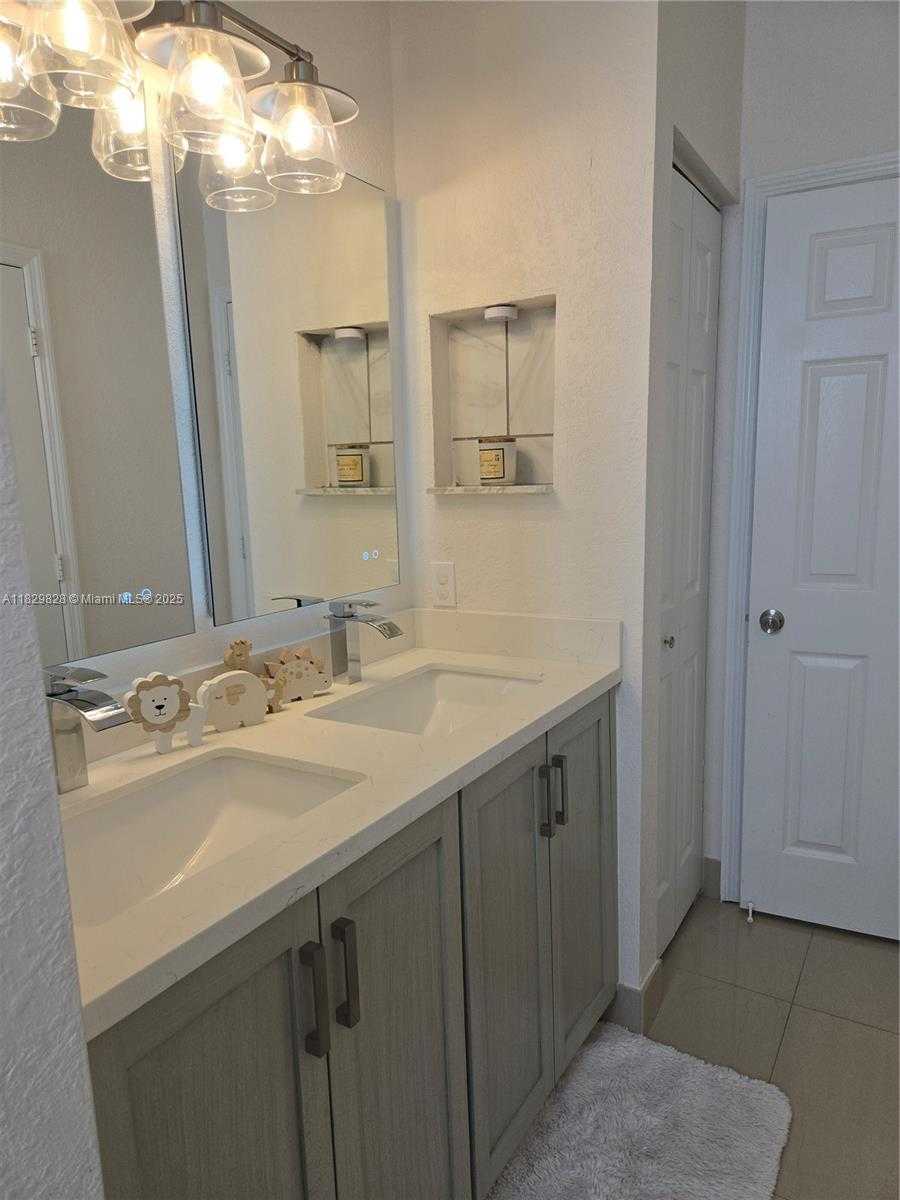 Small Image of 8216 WEST SANTA MONICA AVE, Tamarac Number 40