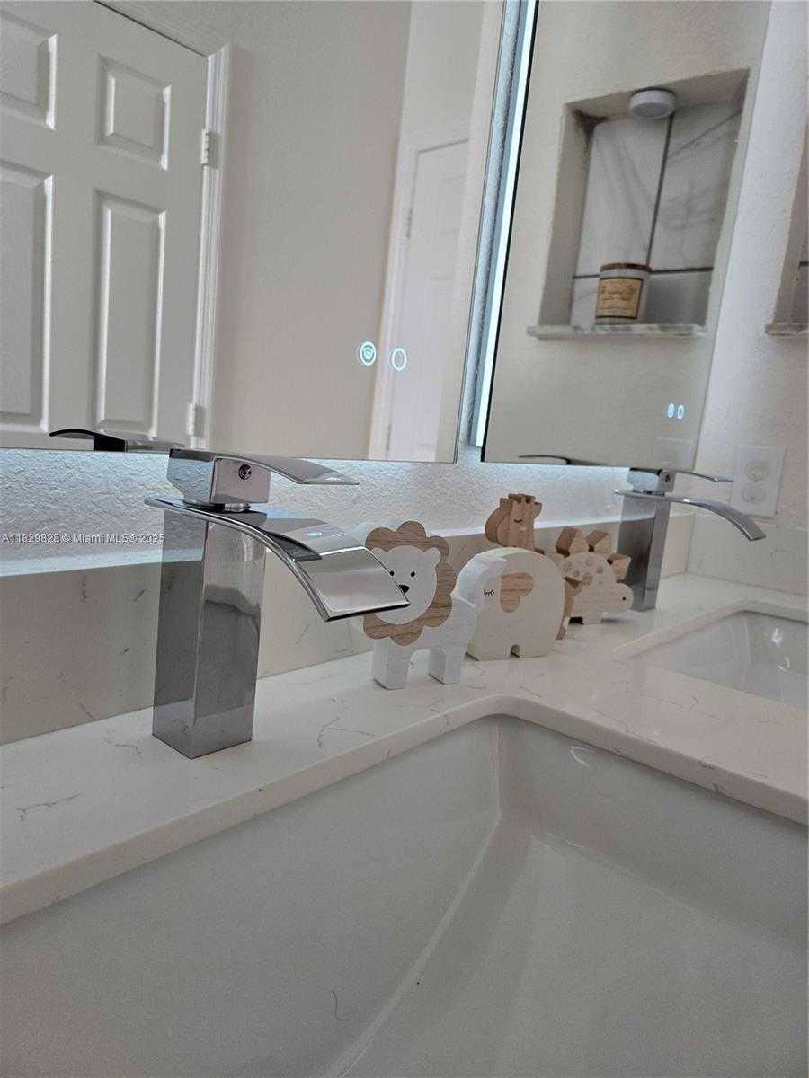 Small Image of 8216 WEST SANTA MONICA AVE, Tamarac Number 42