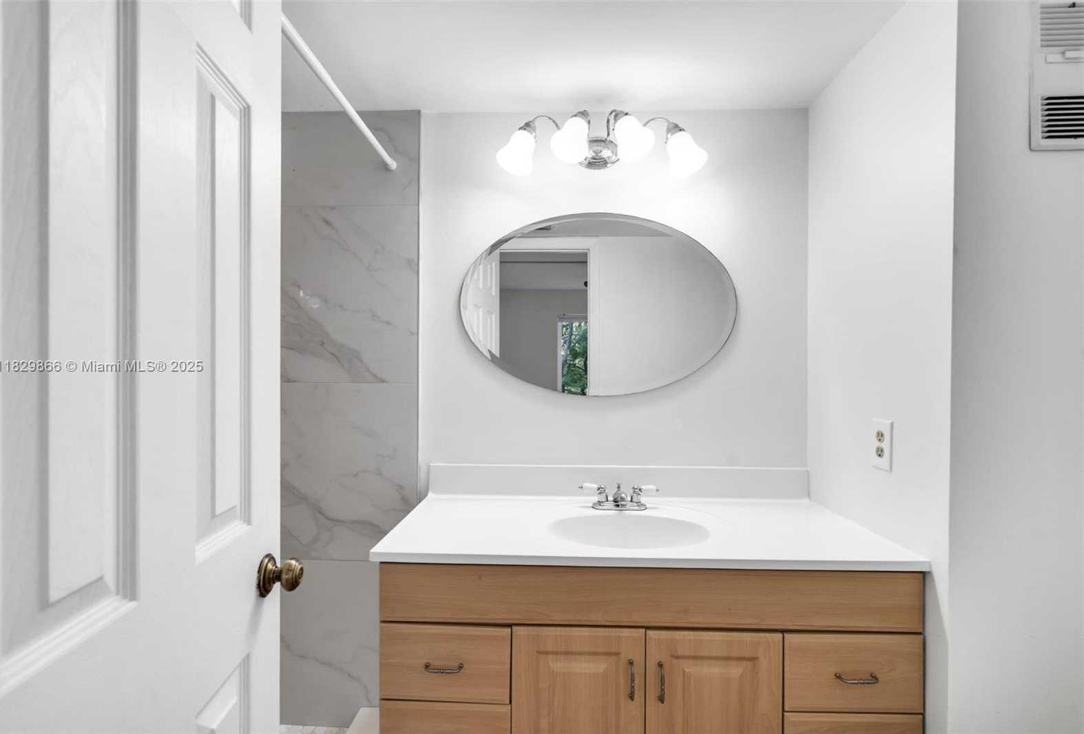 Small Image of 2106 SOUTH CYPRESS BEND DR #203, Pompano Beach Number 13