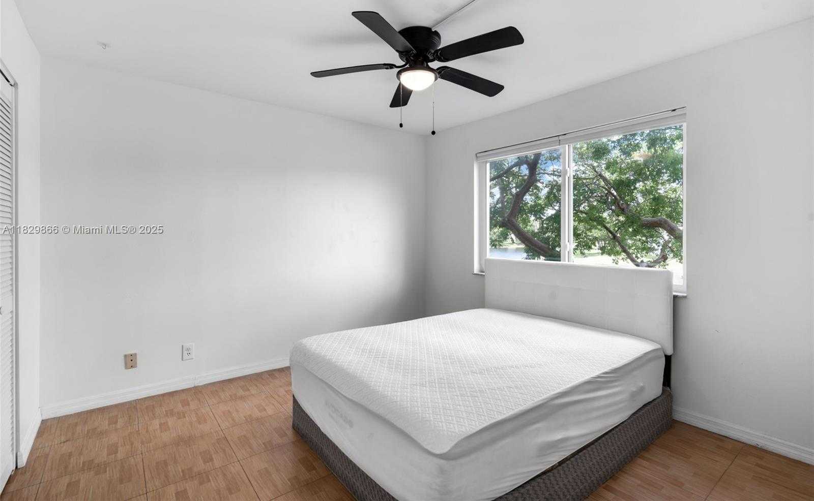 Small Image of 2106 SOUTH CYPRESS BEND DR #203, Pompano Beach Number 14