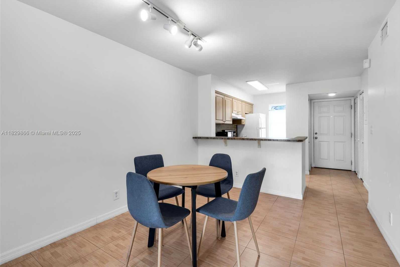 Small Image of 2106 SOUTH CYPRESS BEND DR #203, Pompano Beach Number 17