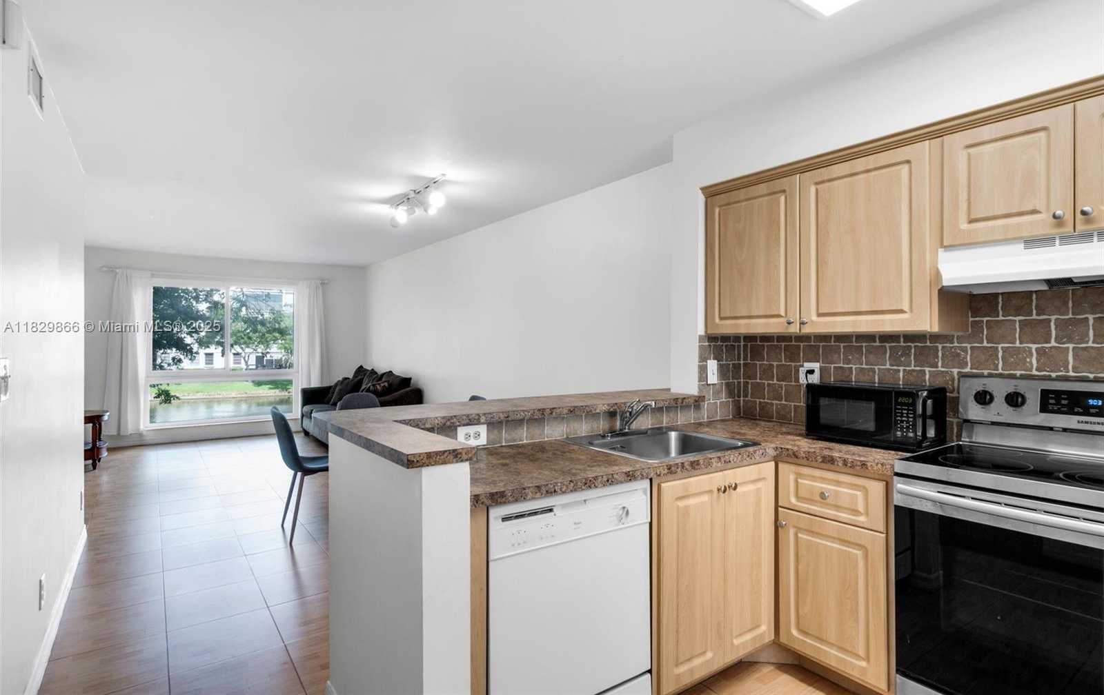 Small Image of 2106 SOUTH CYPRESS BEND DR #203, Pompano Beach Number 21