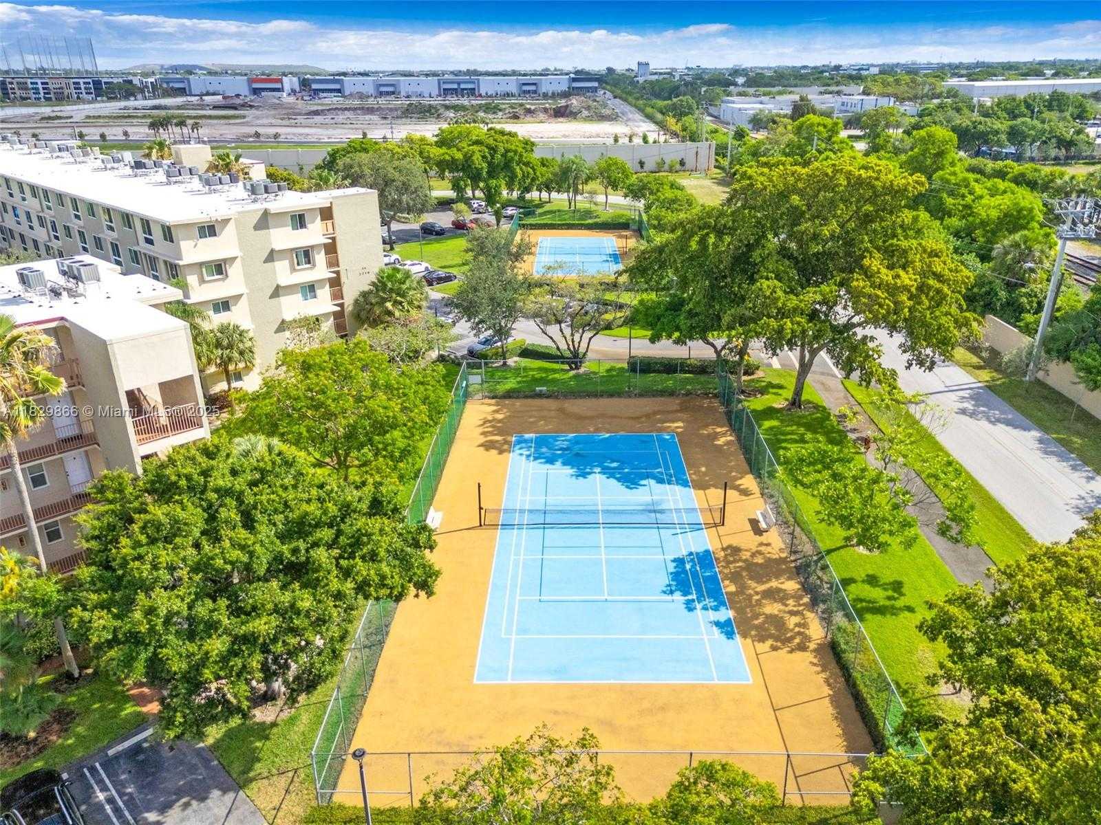 Small Image of 2106 SOUTH CYPRESS BEND DR #203, Pompano Beach Number 24