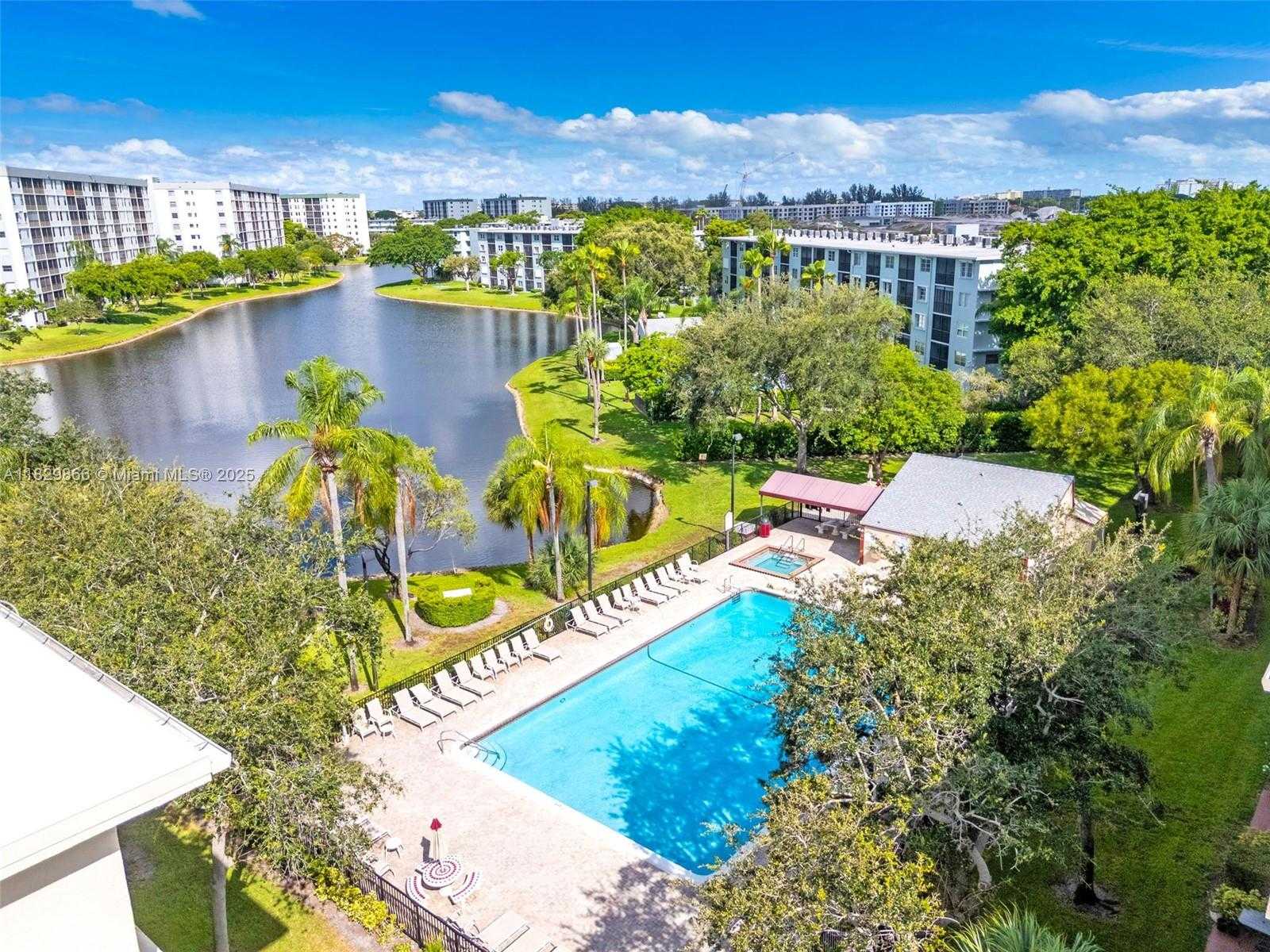 Small Image of 2106 SOUTH CYPRESS BEND DR #203, Pompano Beach Number 25