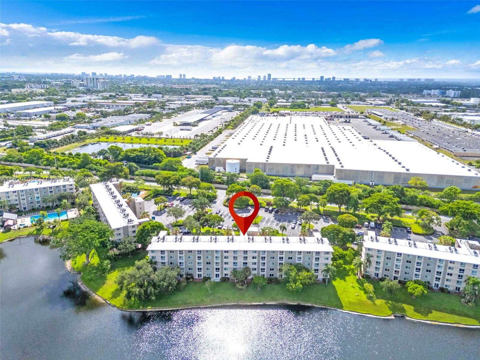 Small Image of 2106 SOUTH CYPRESS BEND DR #203, Pompano Beach Number 3