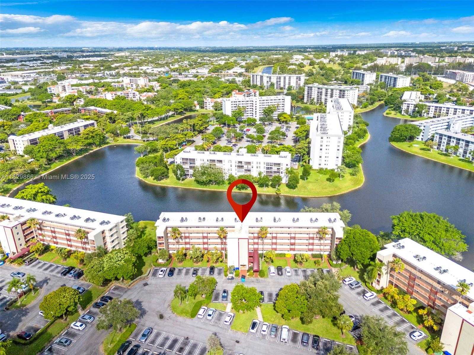 Small Image of 2106 SOUTH CYPRESS BEND DR #203, Pompano Beach Number 4