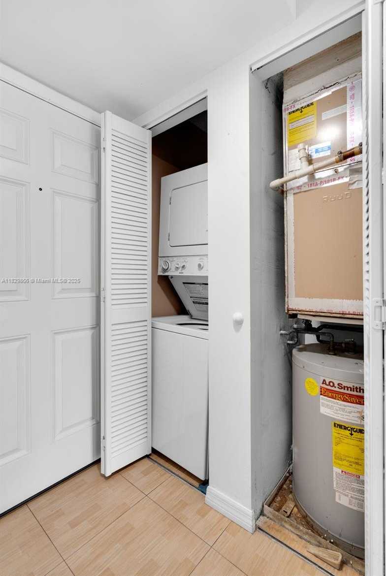 Small Image of 2106 SOUTH CYPRESS BEND DR #203, Pompano Beach Number 7