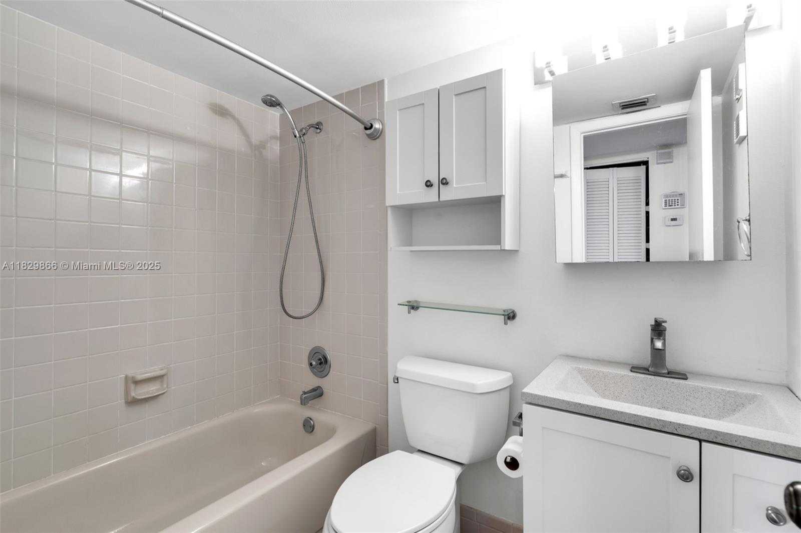 Small Image of 2106 SOUTH CYPRESS BEND DR #203, Pompano Beach Number 8
