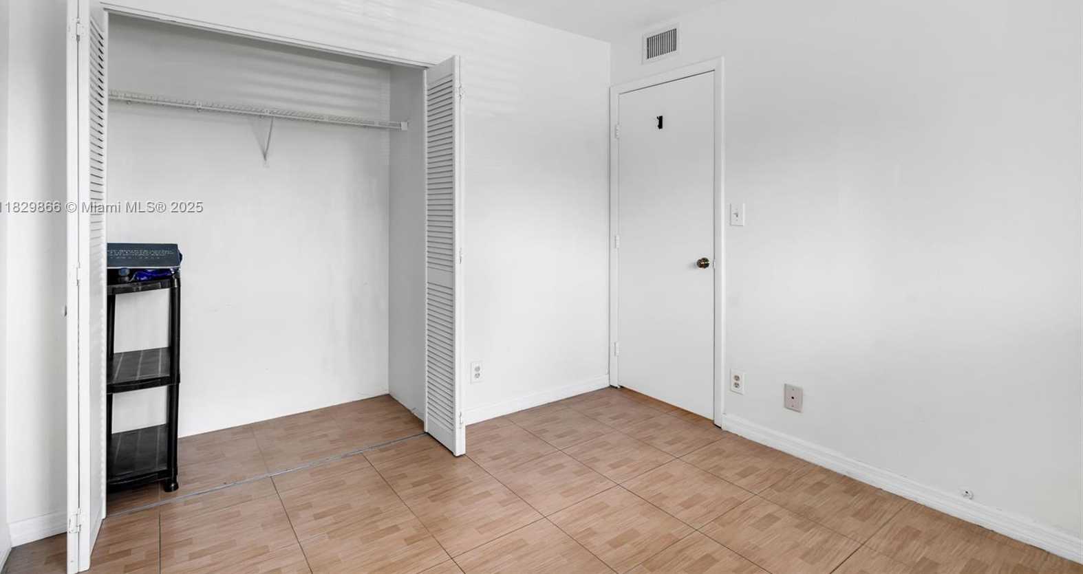 Small Image of 2106 SOUTH CYPRESS BEND DR #203, Pompano Beach Number 9
