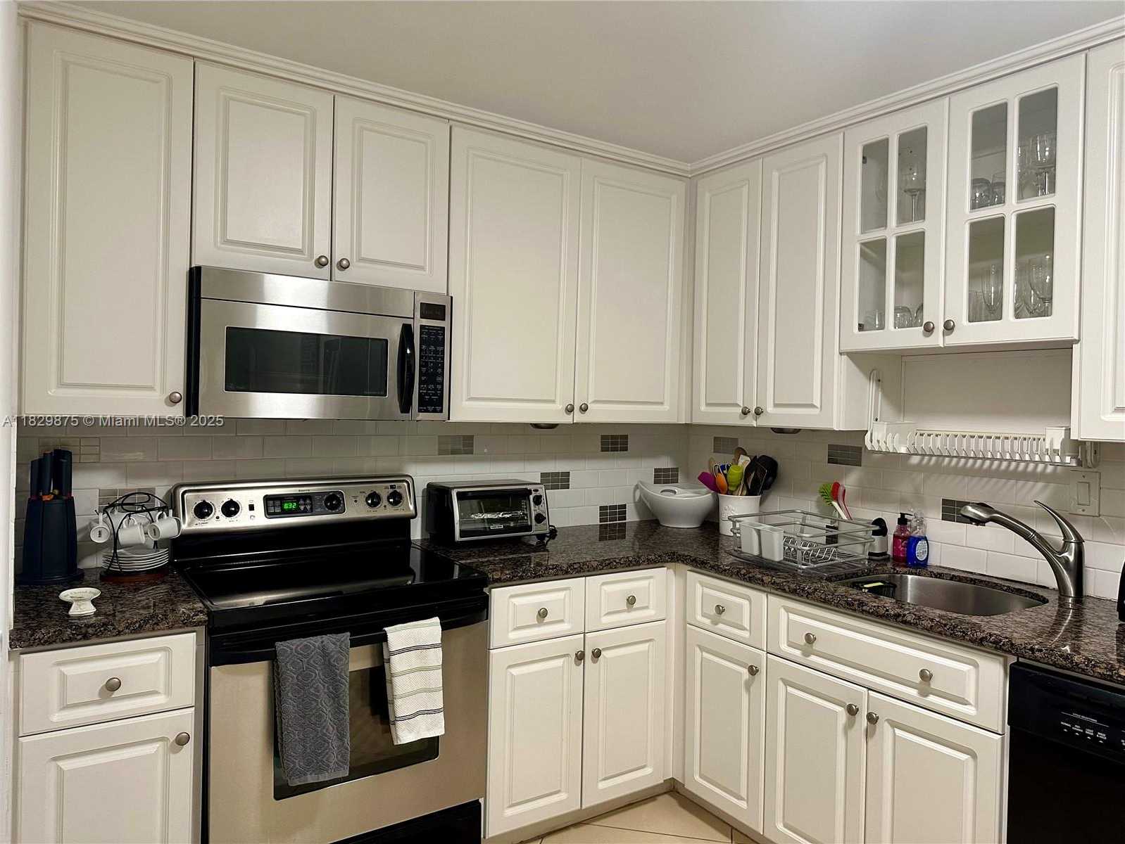 Small Image of 100 BAYVIEW DR #1405, Sunny Isles Beach Number 14
