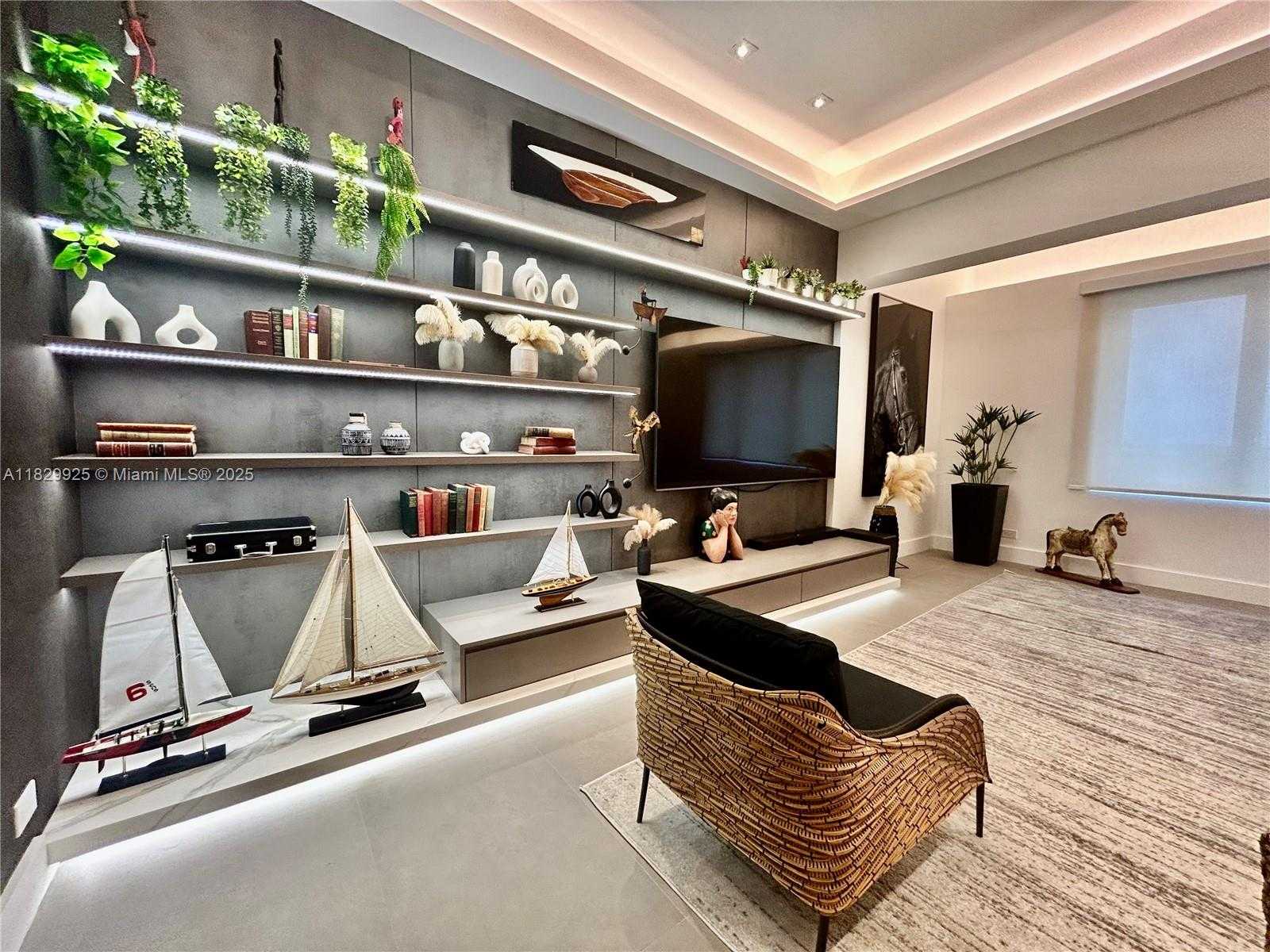 Small Image of 2301 COLLINS AVE #1634/1635, Miami Beach Number 4