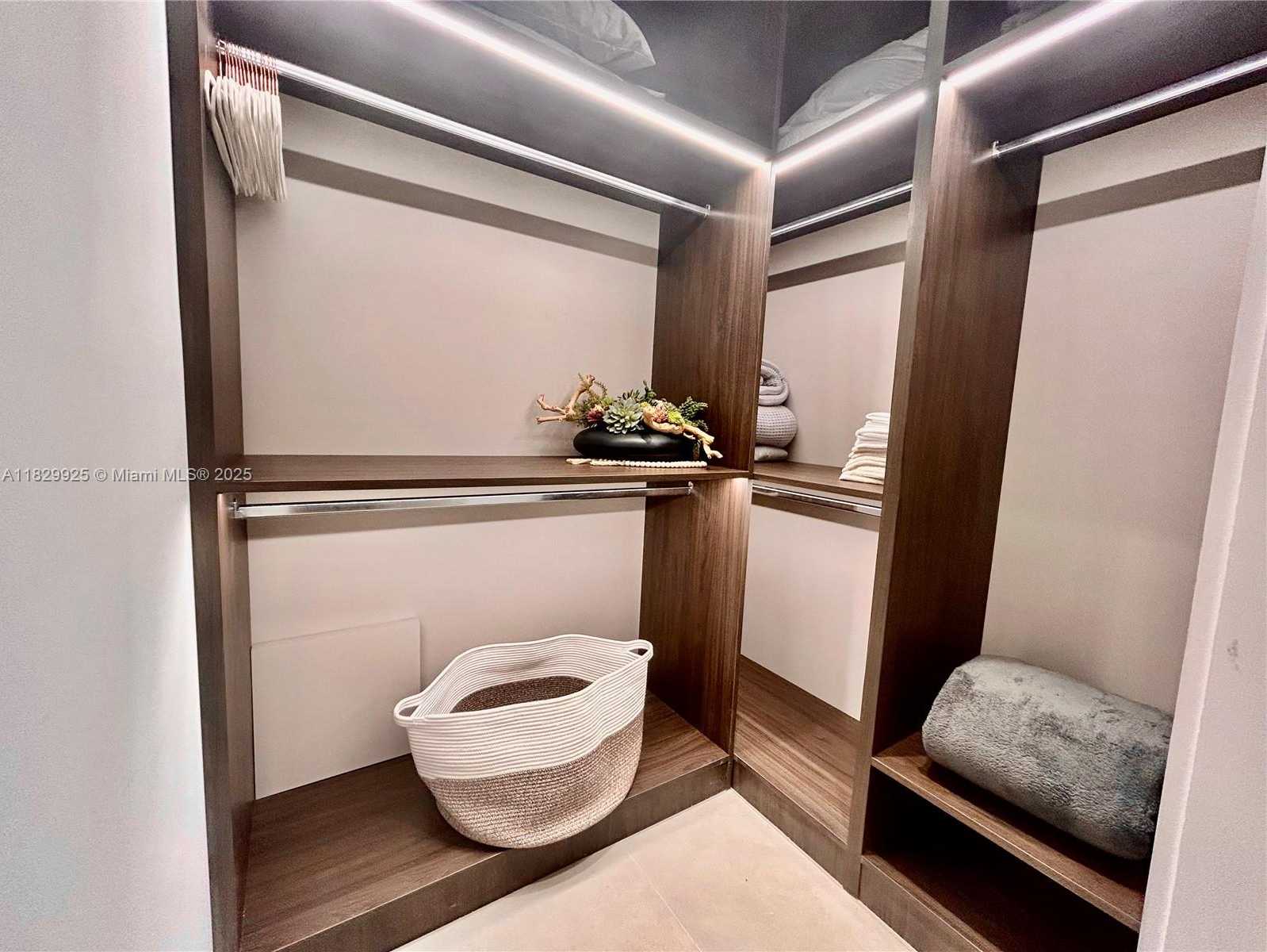 Small Image of 2301 COLLINS AVE #1634/1635, Miami Beach Number 51