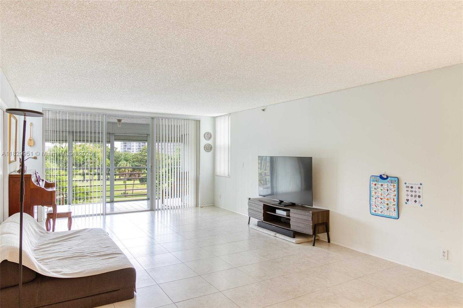 Small Image of 4015 WEST PALM AIRE DR #506, Pompano Beach Number 10