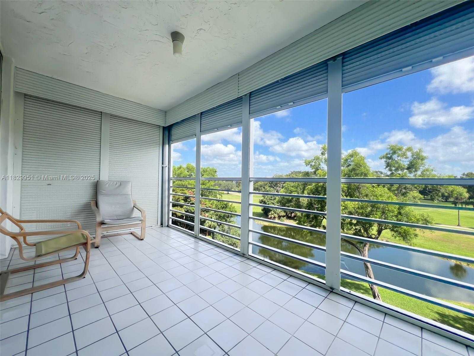 Small Image of 4015 WEST PALM AIRE DR #506, Pompano Beach Number 11