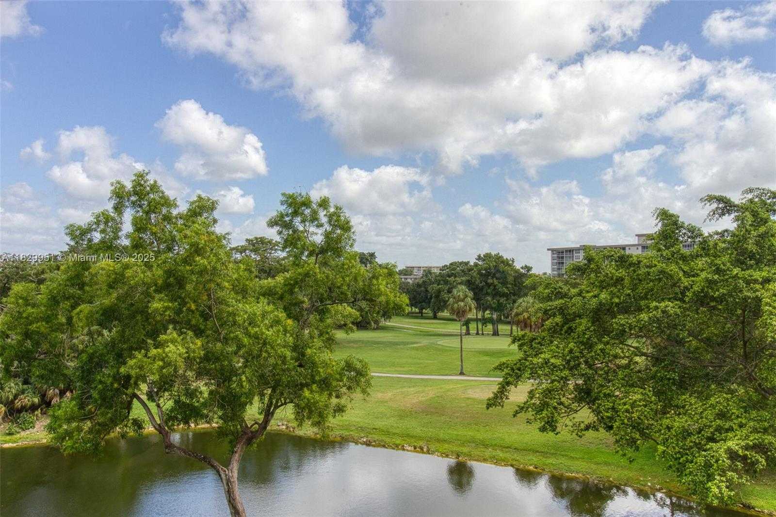 Small Image of 4015 WEST PALM AIRE DR #506, Pompano Beach Number 12