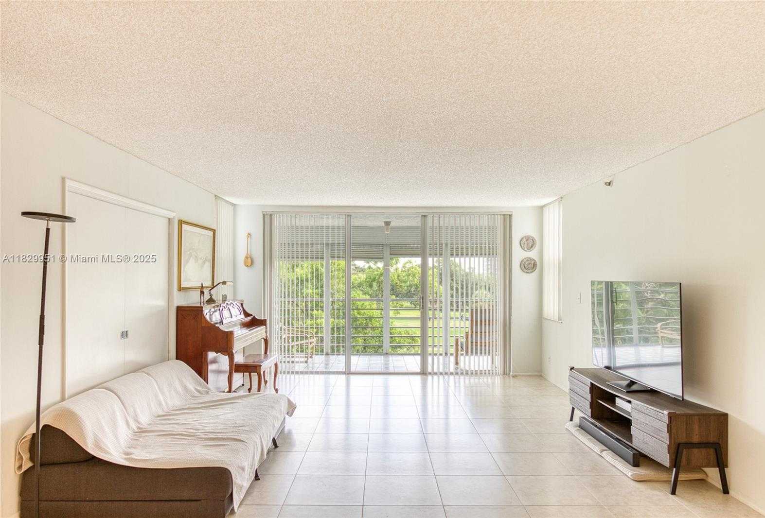 Small Image of 4015 WEST PALM AIRE DR #506, Pompano Beach Number 14