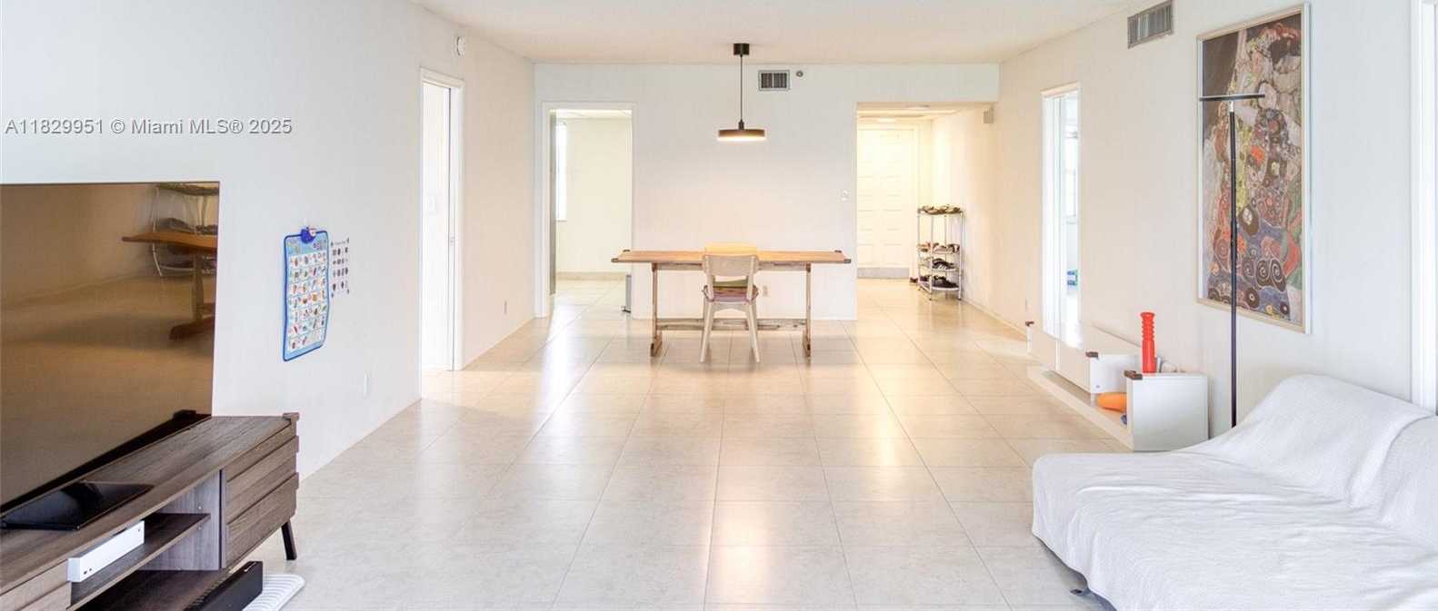 Small Image of 4015 WEST PALM AIRE DR #506, Pompano Beach Number 17