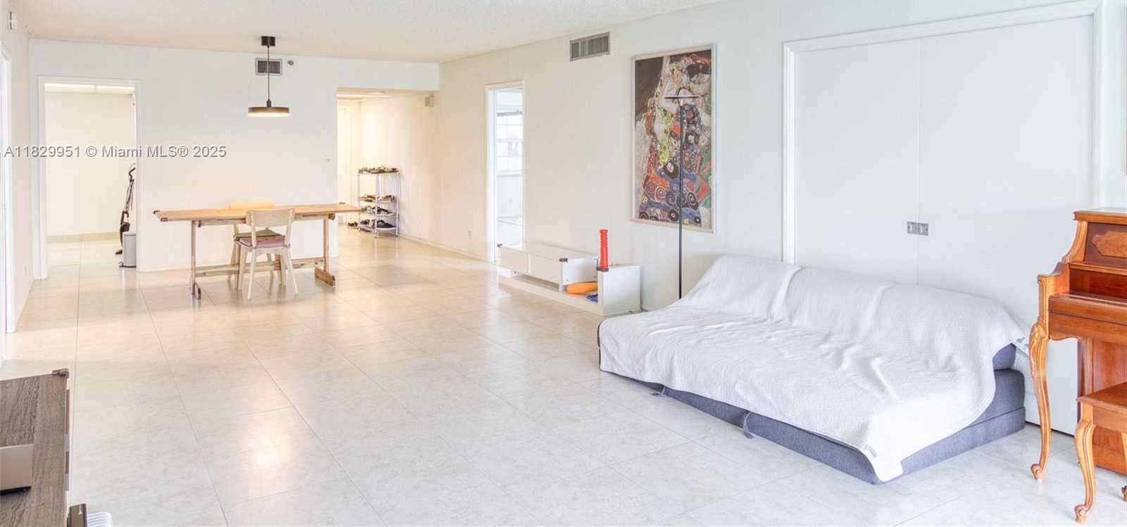 Small Image of 4015 WEST PALM AIRE DR #506, Pompano Beach Number 18