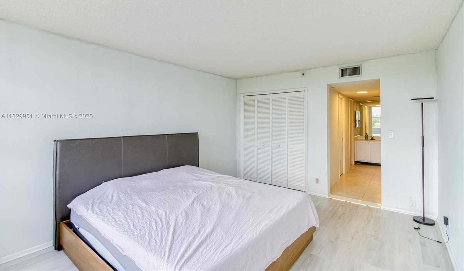 Small Image of 4015 WEST PALM AIRE DR #506, Pompano Beach Number 25