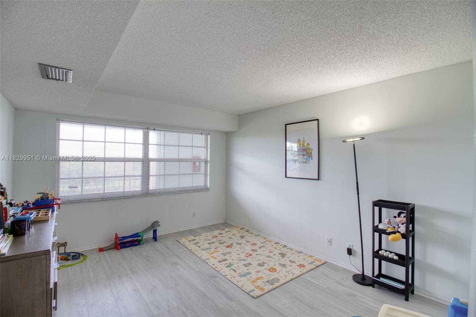 Small Image of 4015 WEST PALM AIRE DR #506, Pompano Beach Number 28