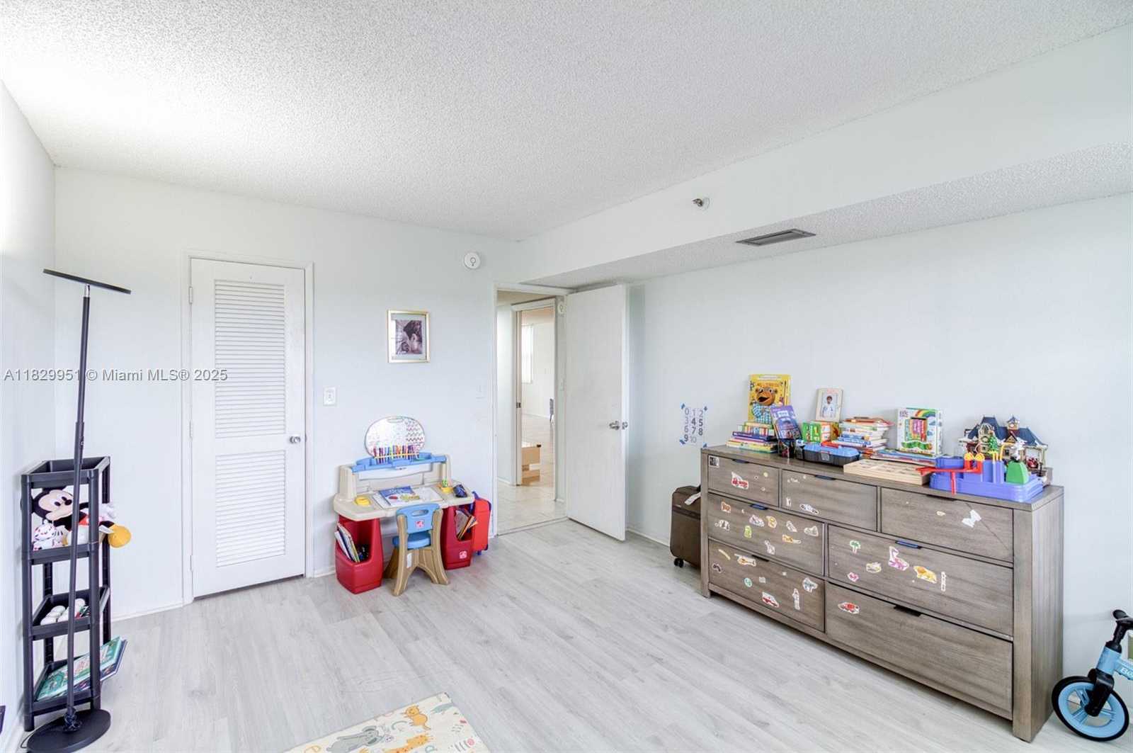 Small Image of 4015 WEST PALM AIRE DR #506, Pompano Beach Number 29
