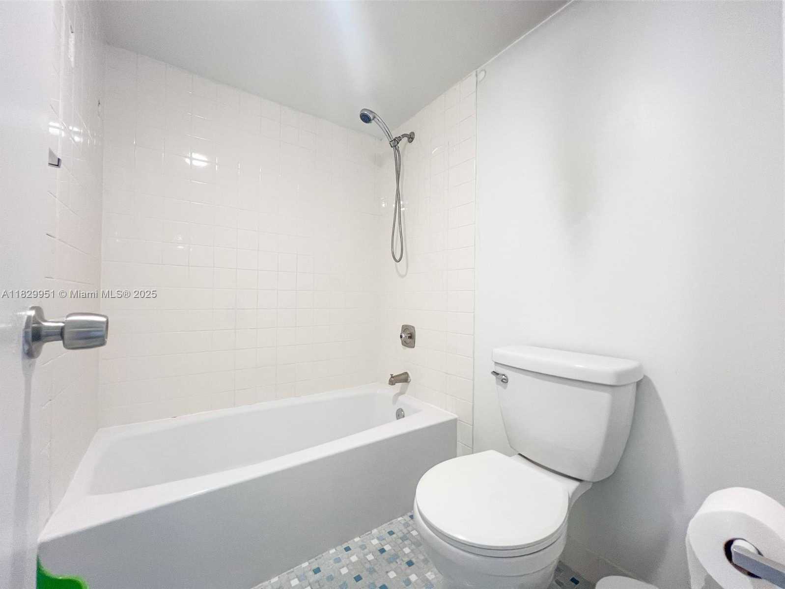 Small Image of 4015 WEST PALM AIRE DR #506, Pompano Beach Number 30
