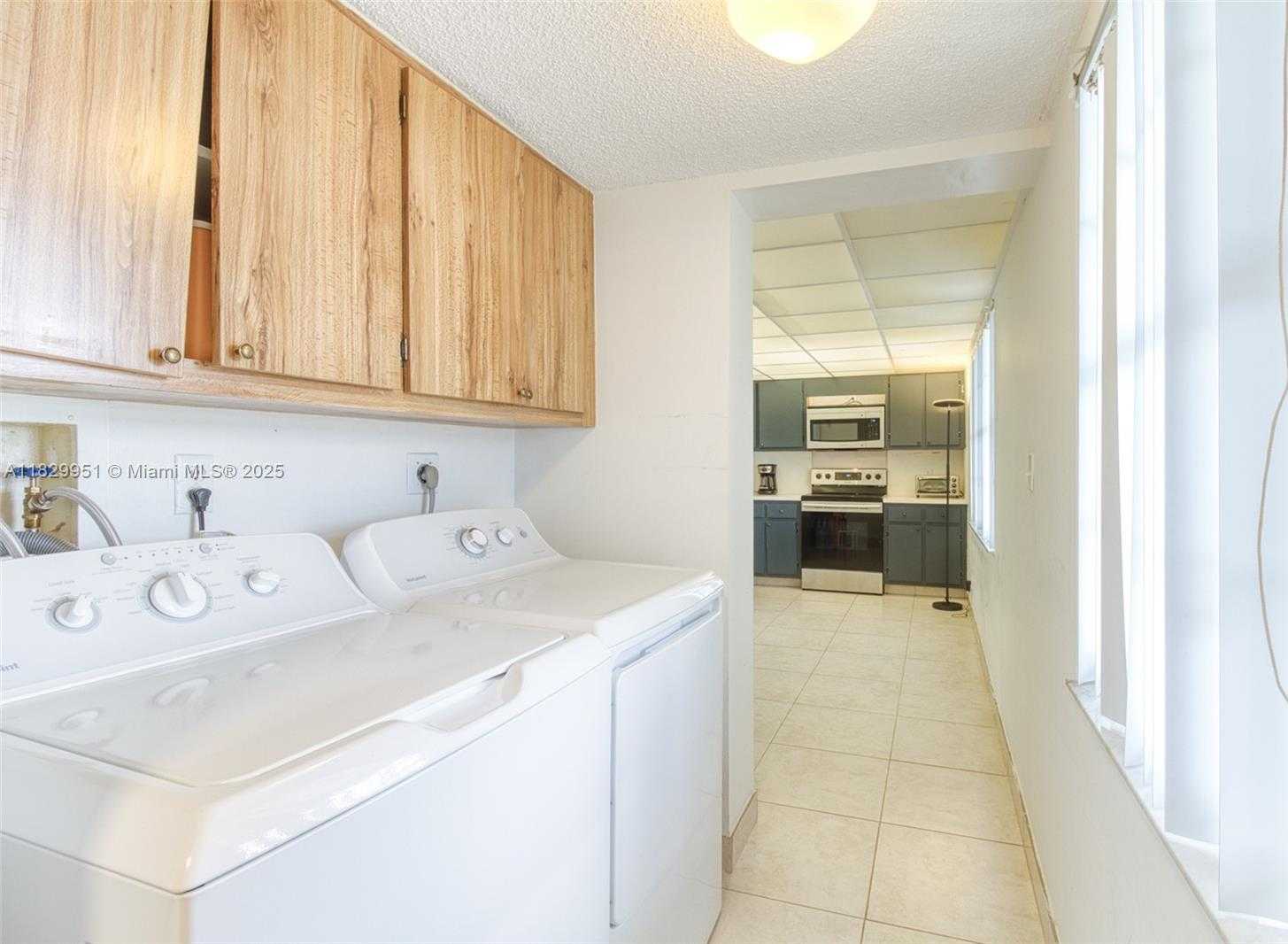 Small Image of 4015 WEST PALM AIRE DR #506, Pompano Beach Number 32