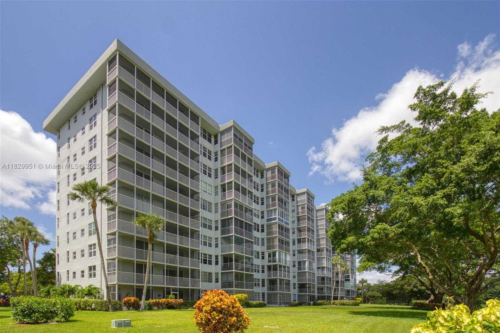 Small Image of 4015 WEST PALM AIRE DR #506, Pompano Beach Number 38