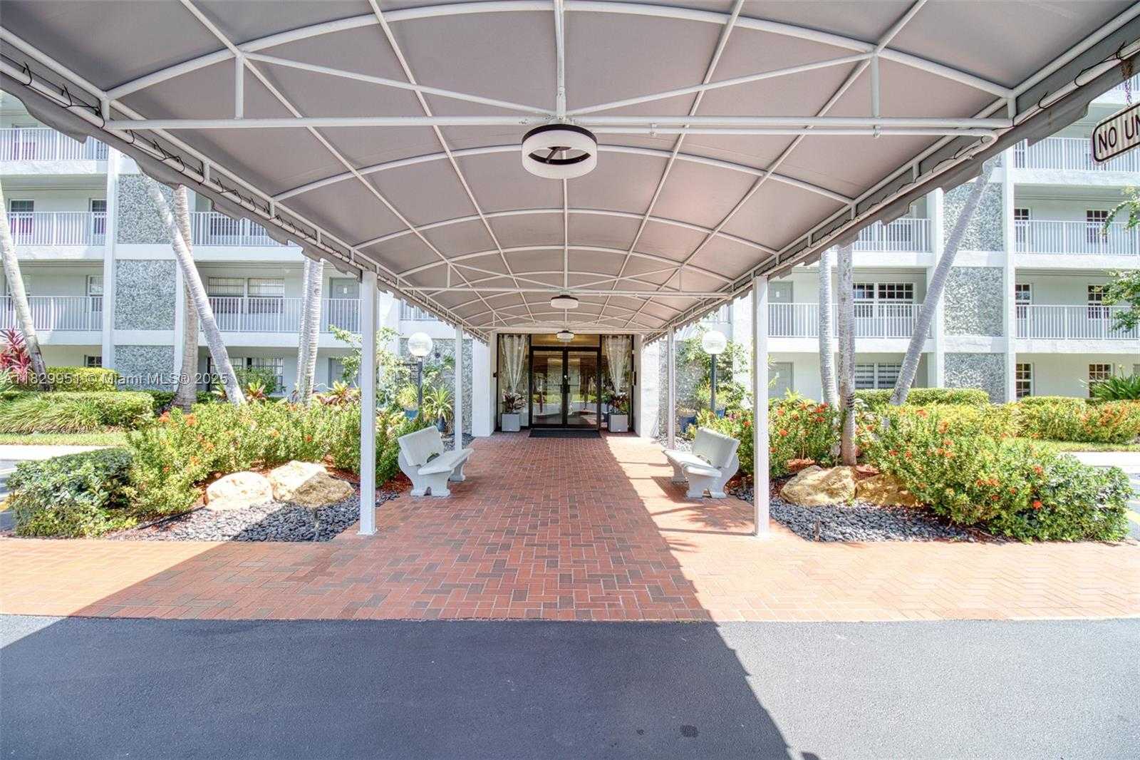 Small Image of 4015 WEST PALM AIRE DR #506, Pompano Beach Number 4