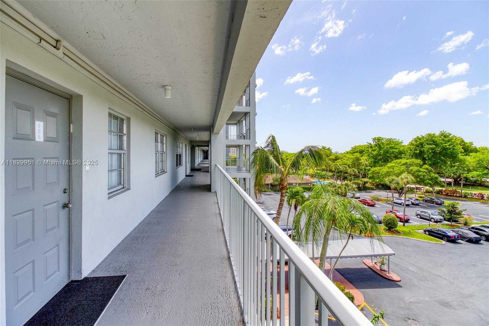 Small Image of 4015 WEST PALM AIRE DR #506, Pompano Beach Number 8