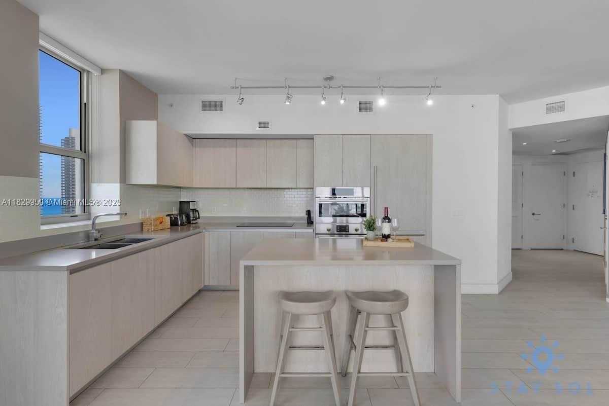 Small Image of 4010 SOUTH OCEAN DR #R2001, Hollywood Number 5