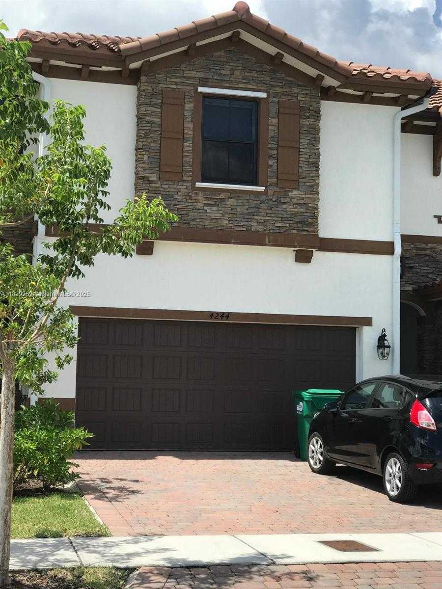 Small Image of 4244 SOUTH WEST 166TH CT, Miami Number 2