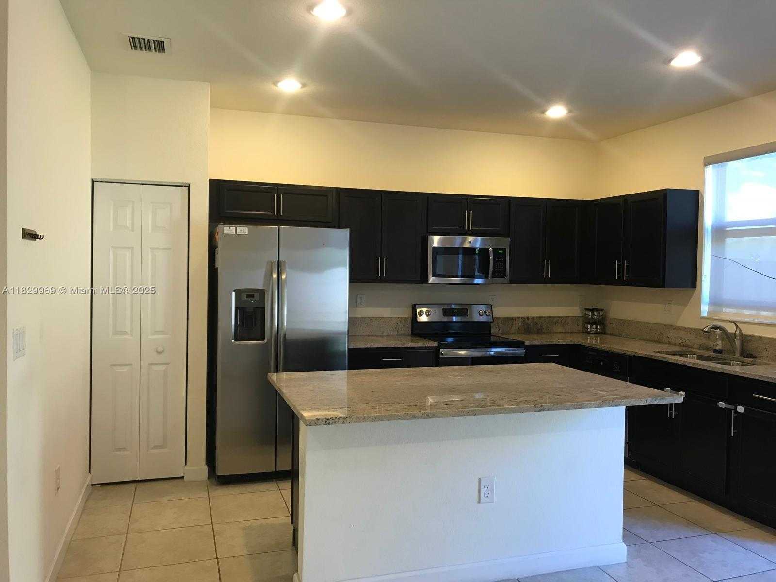 Small Image of 4244 SOUTH WEST 166TH CT, Miami Number 3