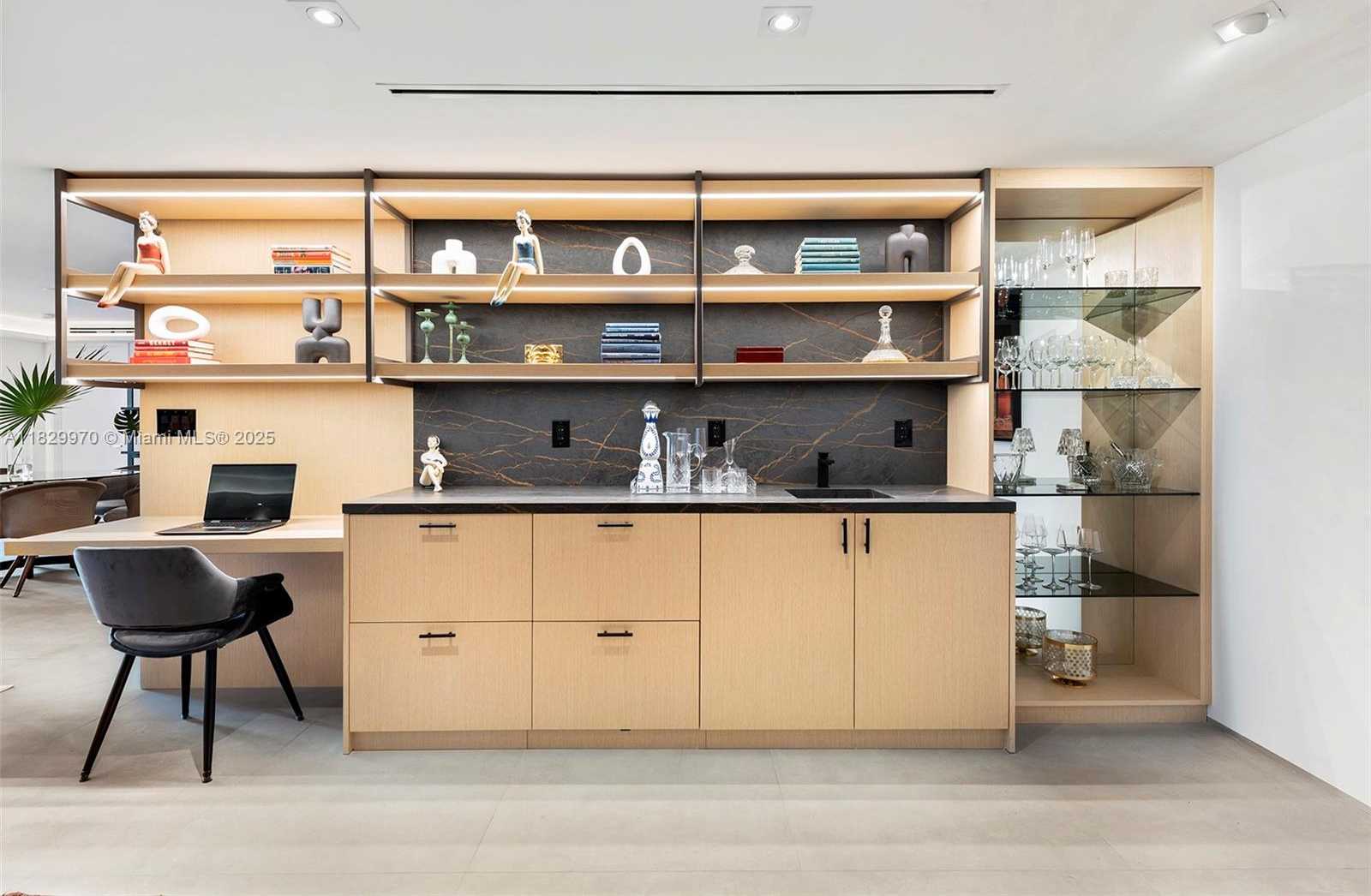 Small Image of 2301 COLLINS AVE #1004/1003, Miami Beach Number 12