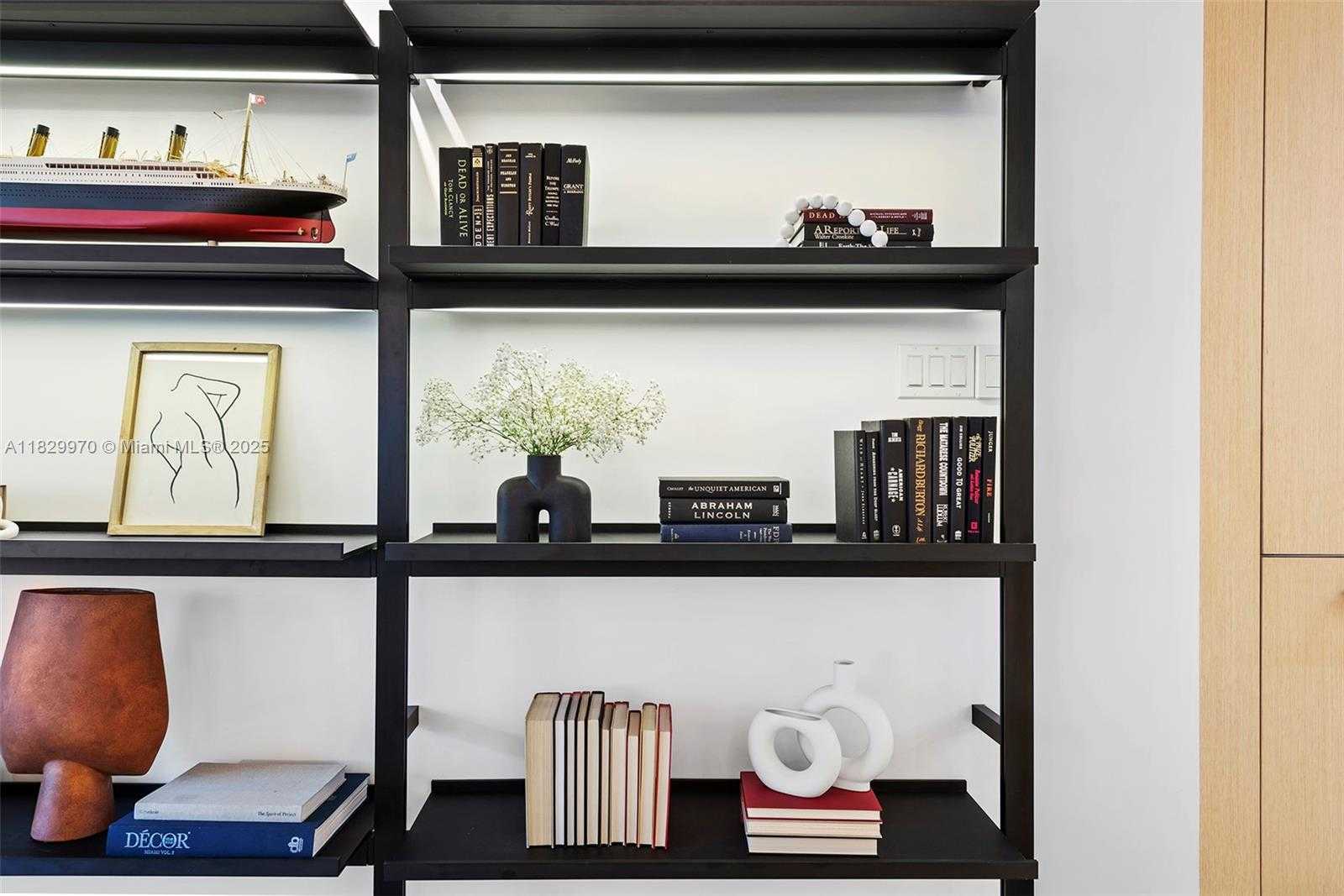 Small Image of 2301 COLLINS AVE #1004/1003, Miami Beach Number 22