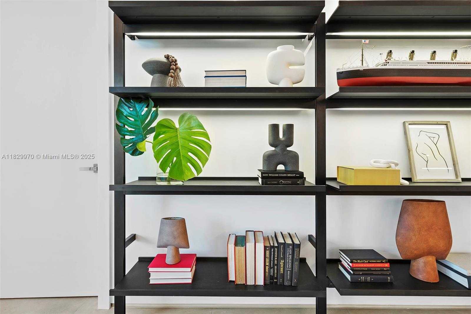 Small Image of 2301 COLLINS AVE #1004/1003, Miami Beach Number 24