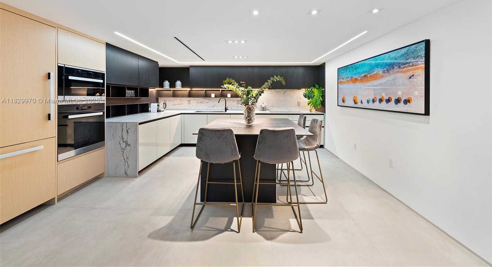 Small Image of 2301 COLLINS AVE #1004/1003, Miami Beach Number 25