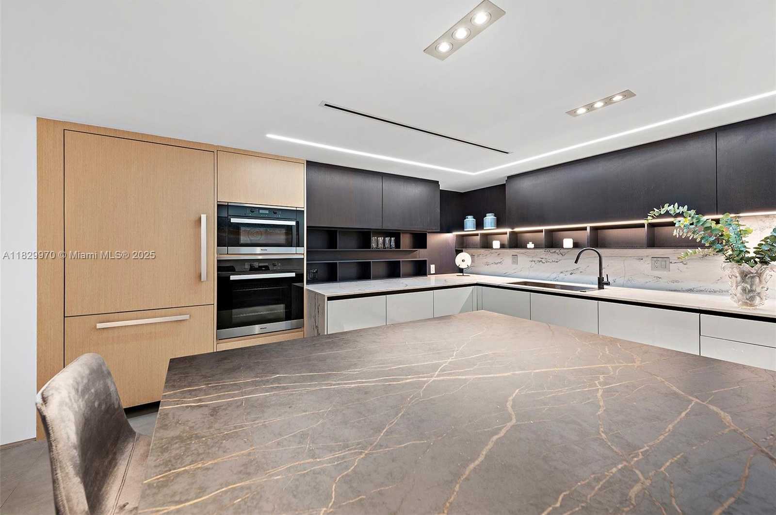 Small Image of 2301 COLLINS AVE #1004/1003, Miami Beach Number 29