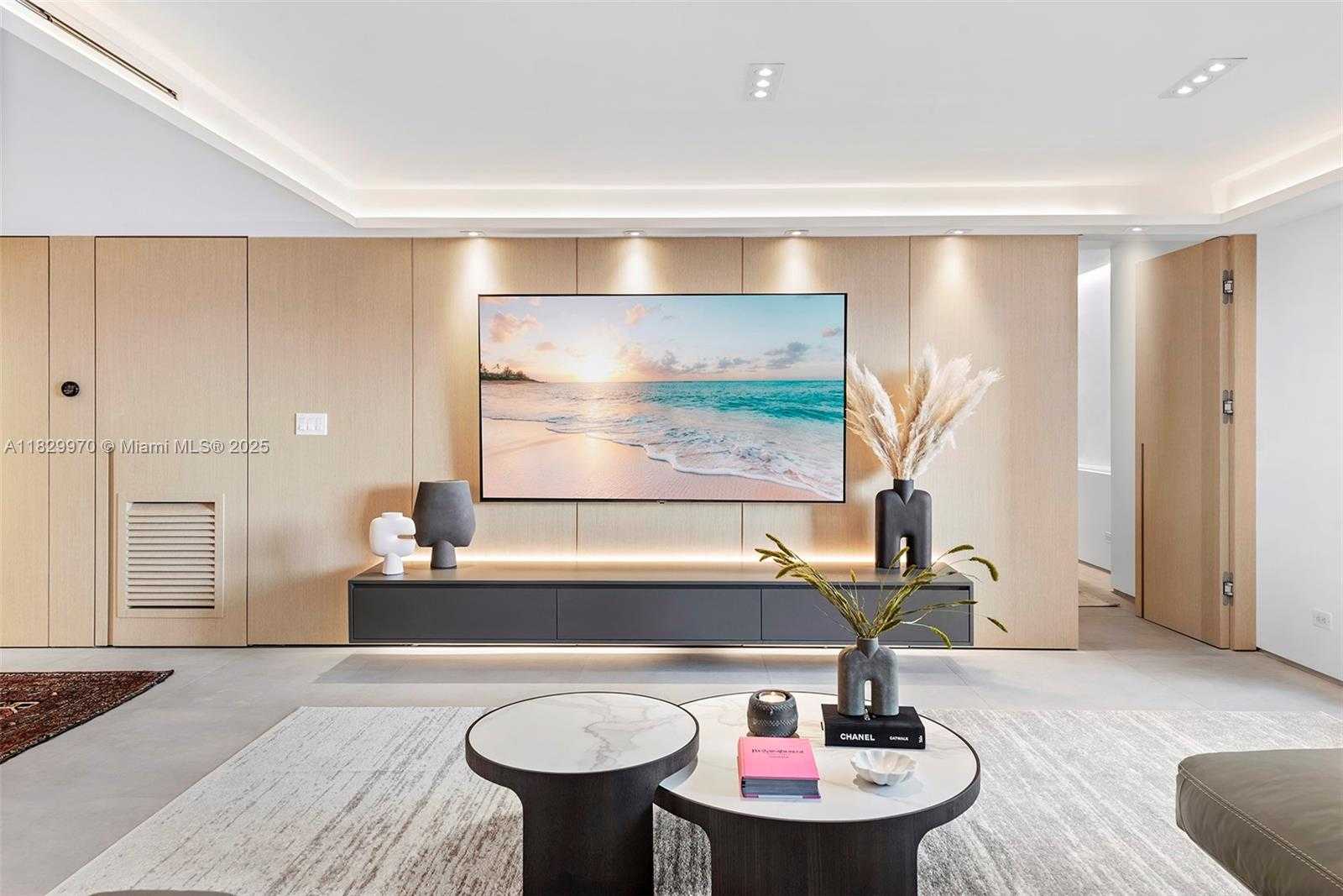 Small Image of 2301 COLLINS AVE #1004/1003, Miami Beach Number 3