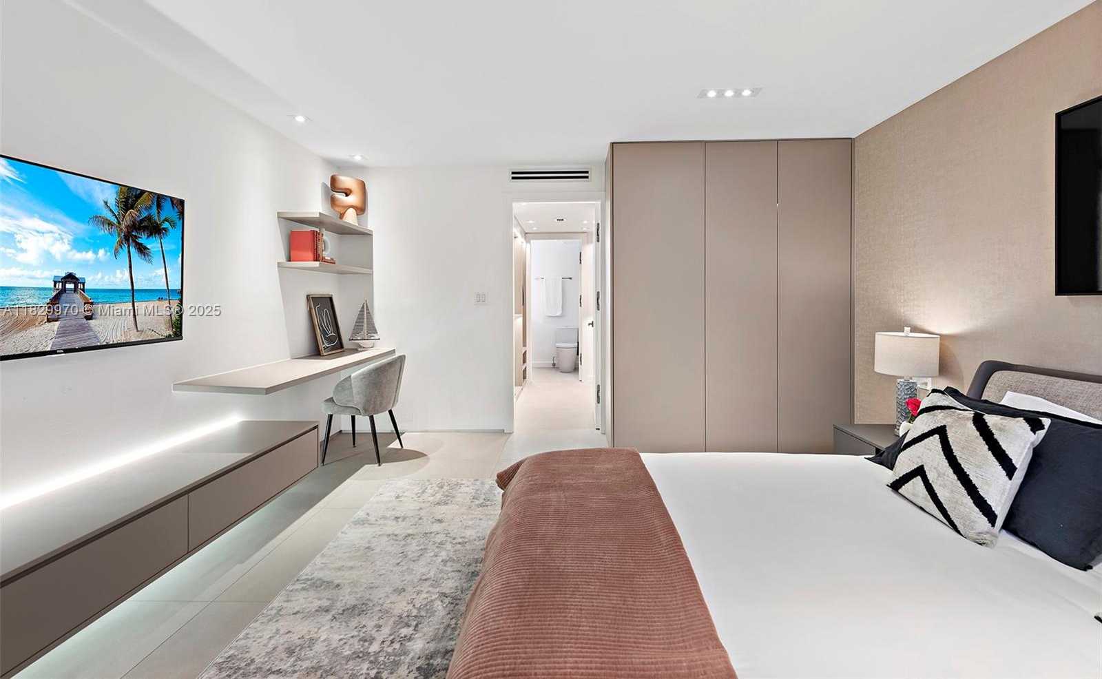 Small Image of 2301 COLLINS AVE #1004/1003, Miami Beach Number 34