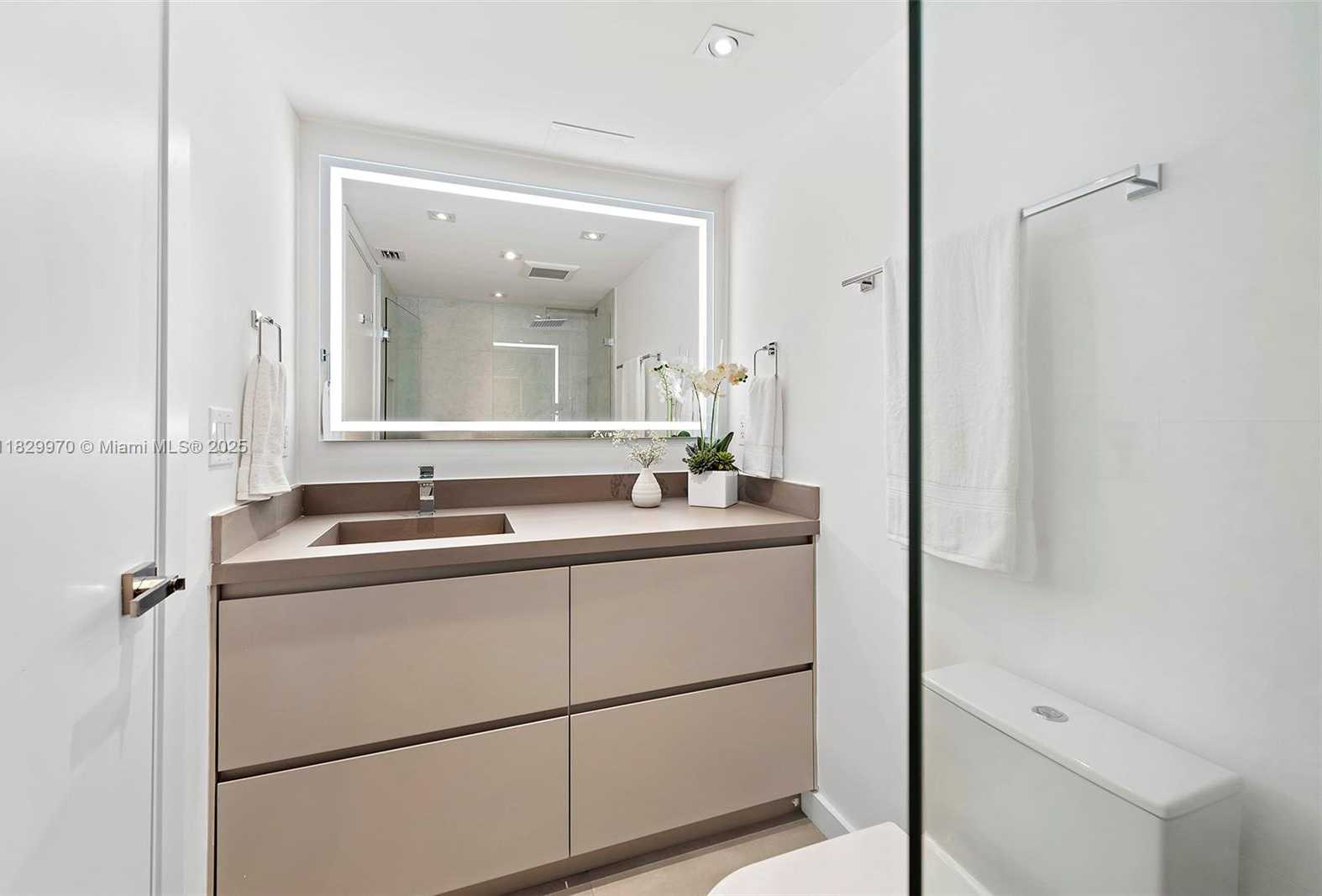 Small Image of 2301 COLLINS AVE #1004/1003, Miami Beach Number 39