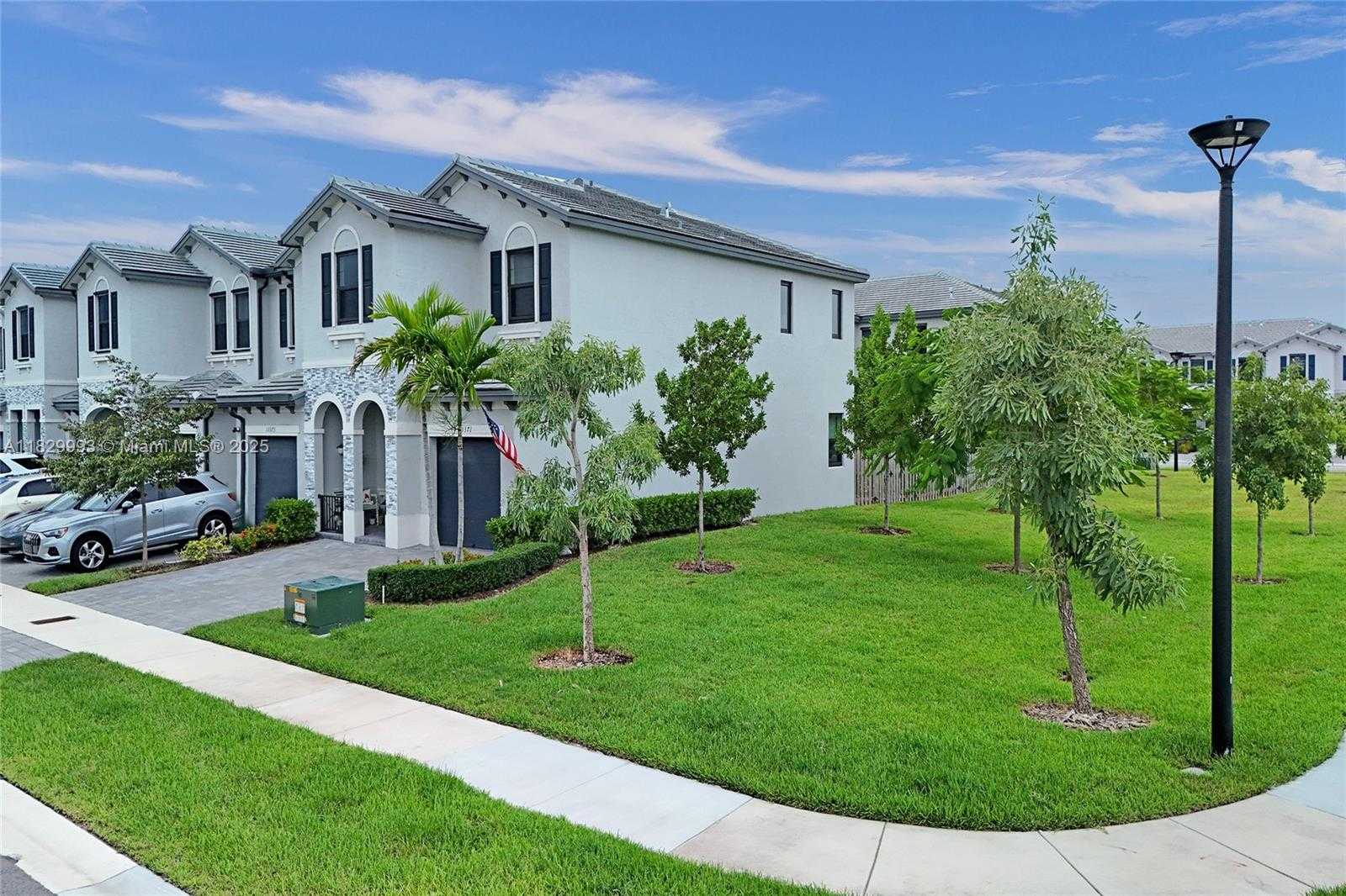 Small Image of 13371 SW 287th Ter, Homestead, FL 33033, USA Number 2