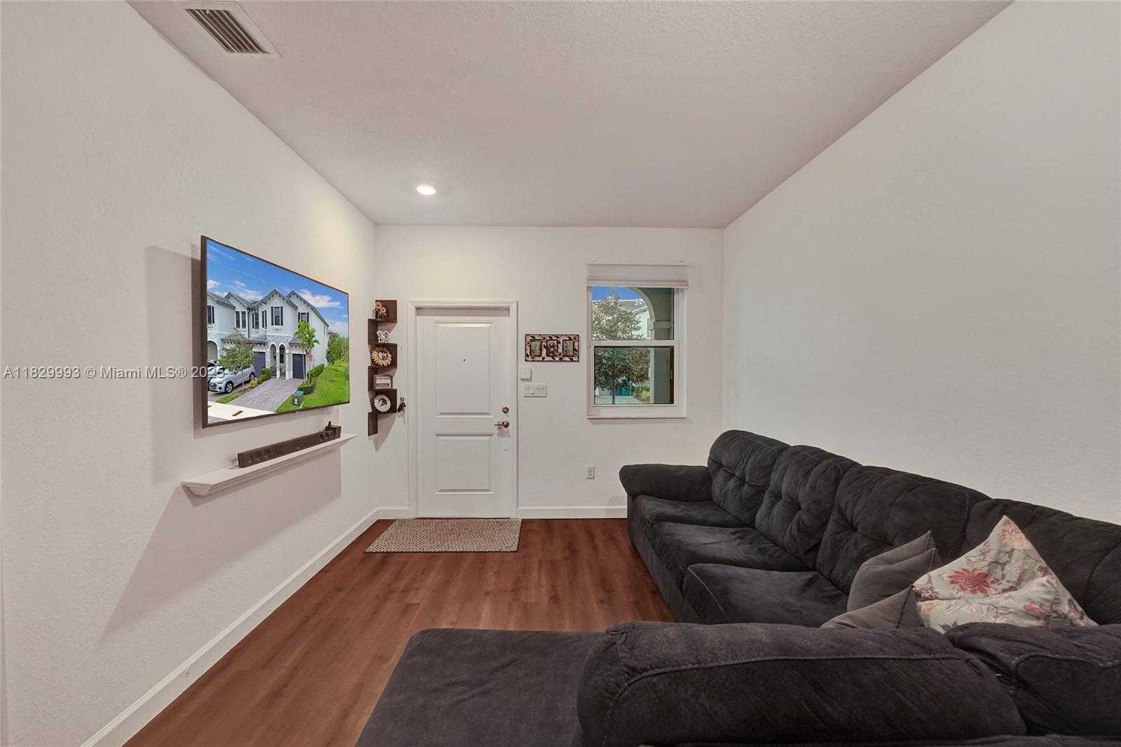 Small Image of 13371 SW 287th Ter, Homestead, FL 33033, USA Number 3