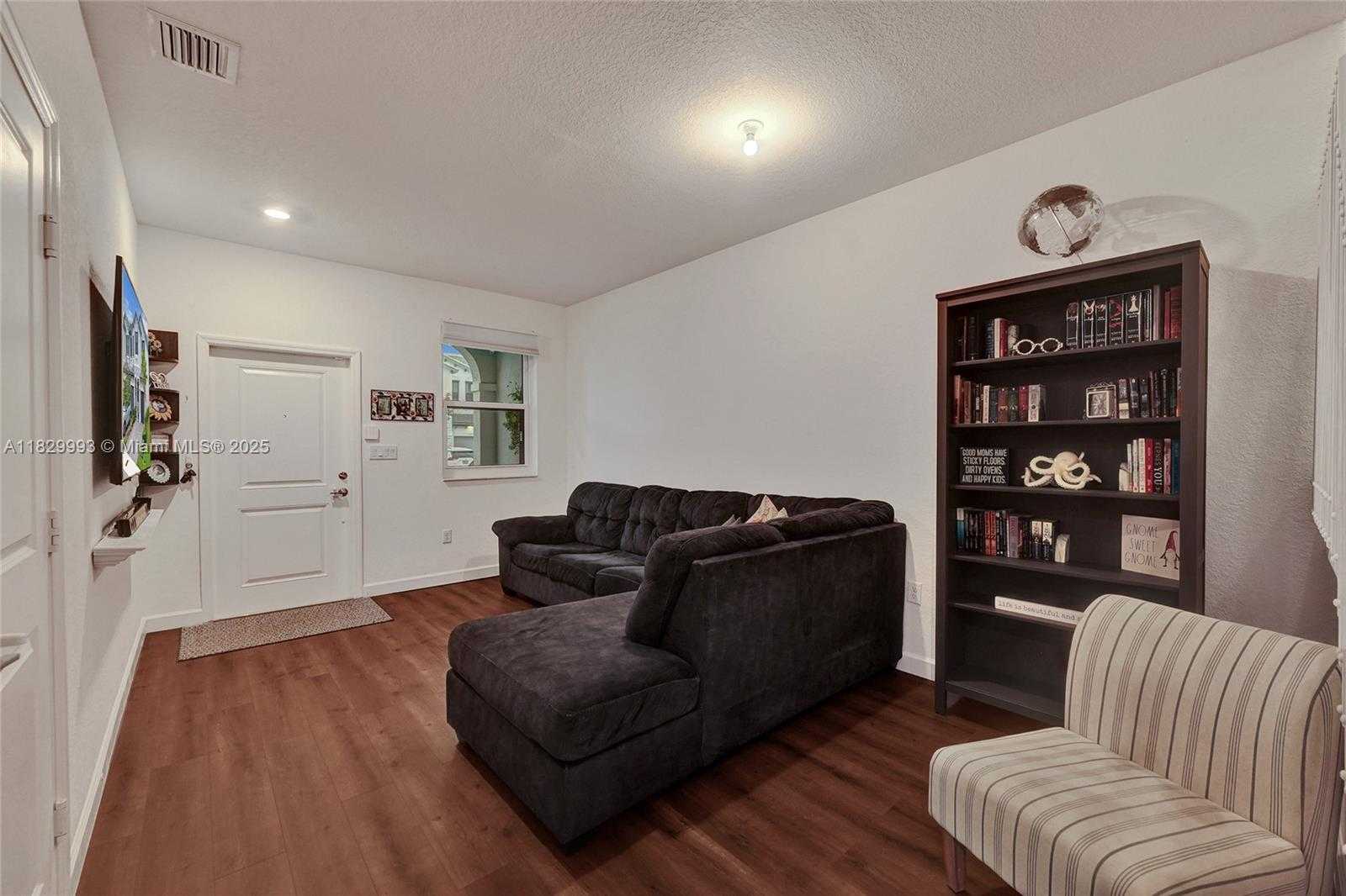 Small Image of 13371 SW 287th Ter, Homestead, FL 33033, USA Number 5