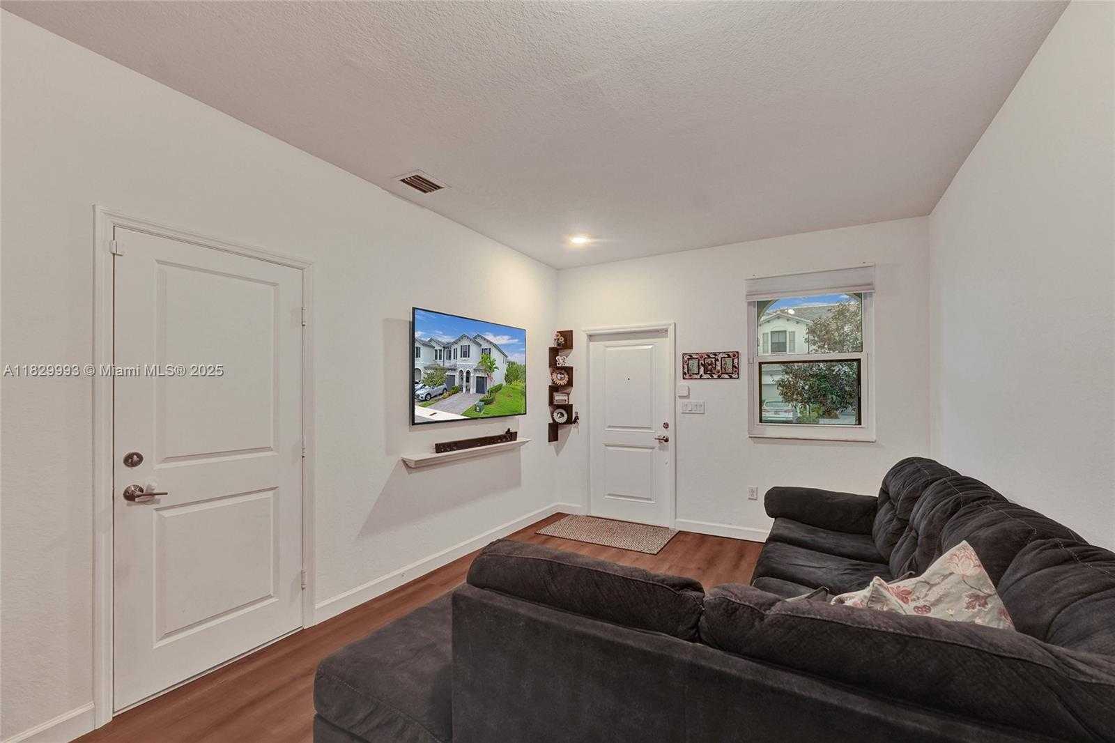Small Image of 13371 SW 287th Ter, Homestead, FL 33033, USA Number 7