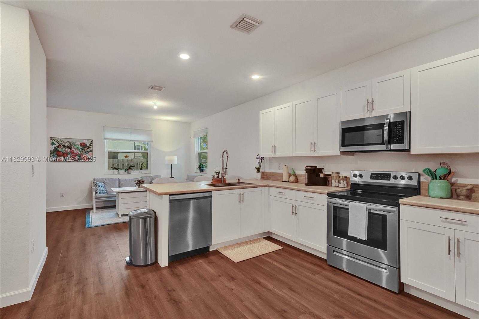 Small Image of 13371 SW 287th Ter, Homestead, FL 33033, USA Number 8