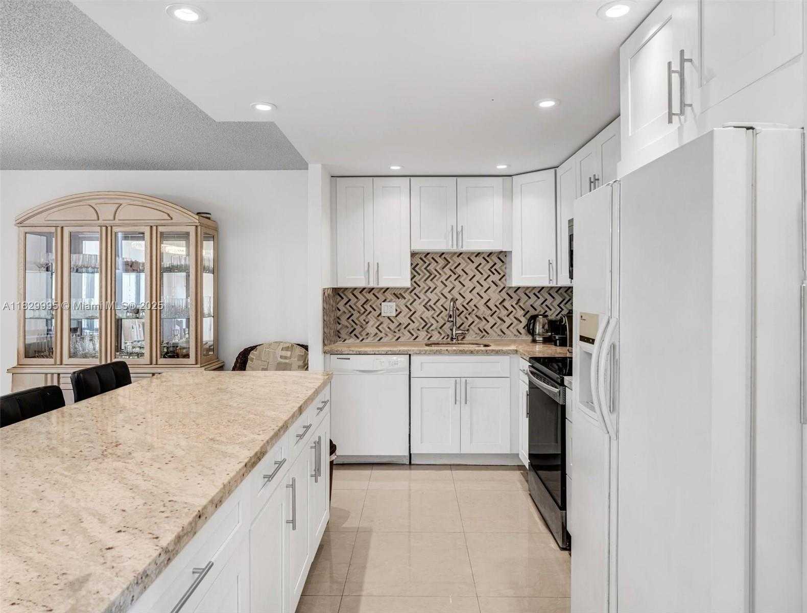 Small Image of 20401 NORTH EAST 30TH AVE #310-8, Aventura Number 2